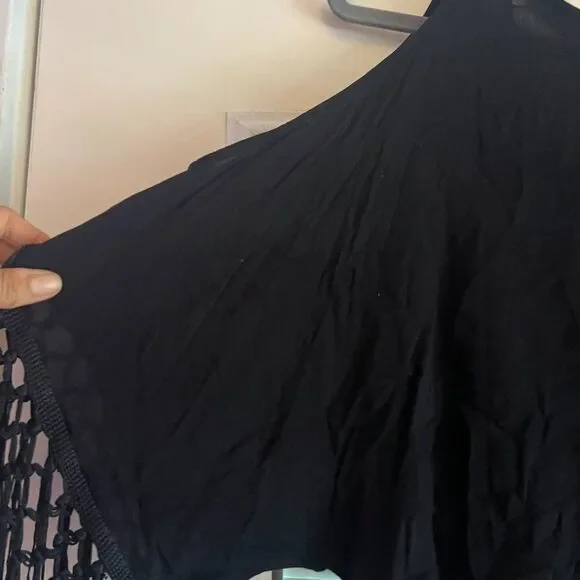 BLACK FLOWY SHORT TOP WITH FRINGE SLEEVES SIZE SMALL - Picture 3 of 3